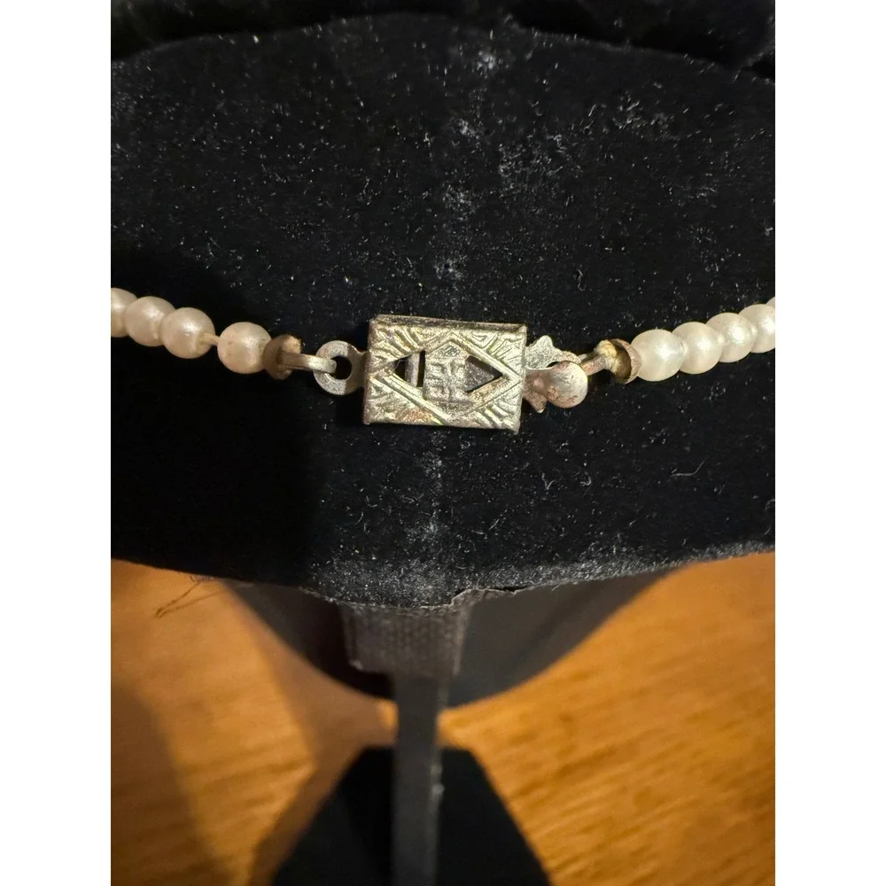 Vintage Graduated Faux Pearl Necklace‎ Cream White Strand Silver Tone Box Clasp